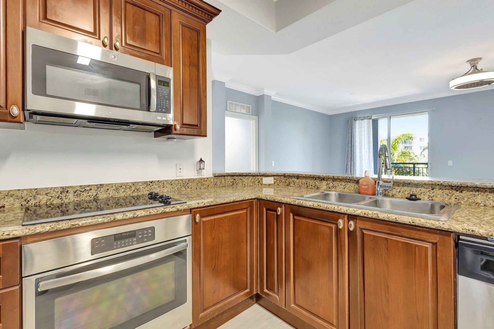 Renaissance Commons II Unit 1401 photo 5