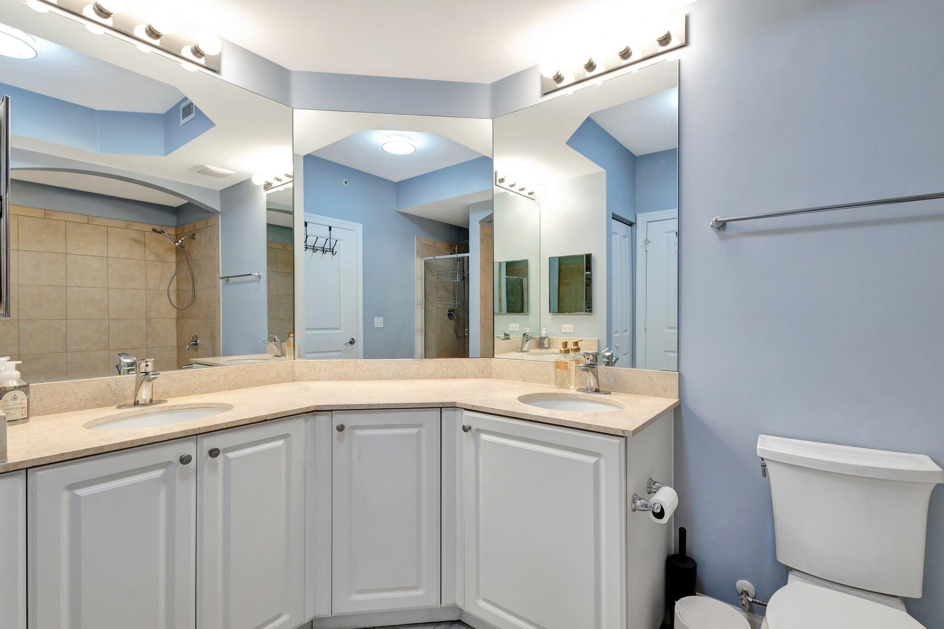 Renaissance Commons II Unit 1401 photo 16