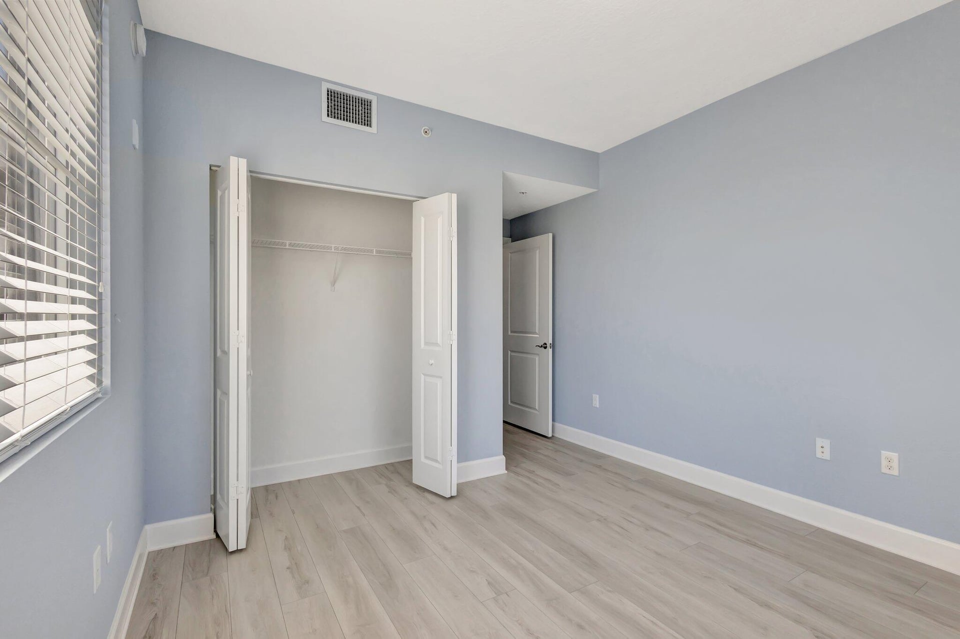 Renaissance Commons II Unit 1401 photo 21