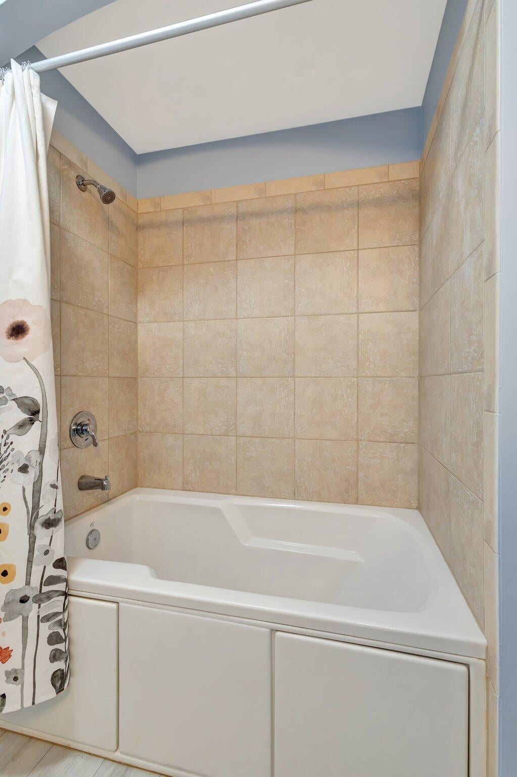 Renaissance Commons II Unit 1401 photo 24