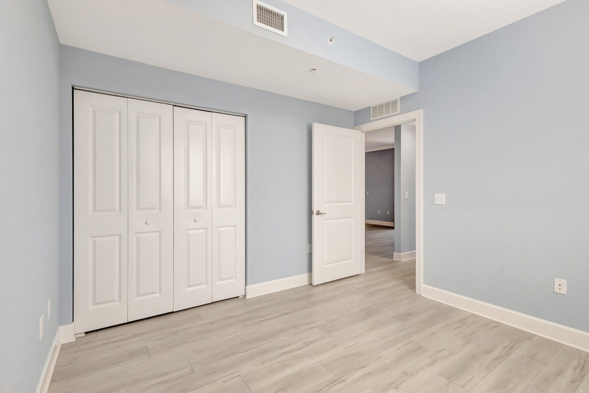 Renaissance Commons II Unit 1401 photo 28