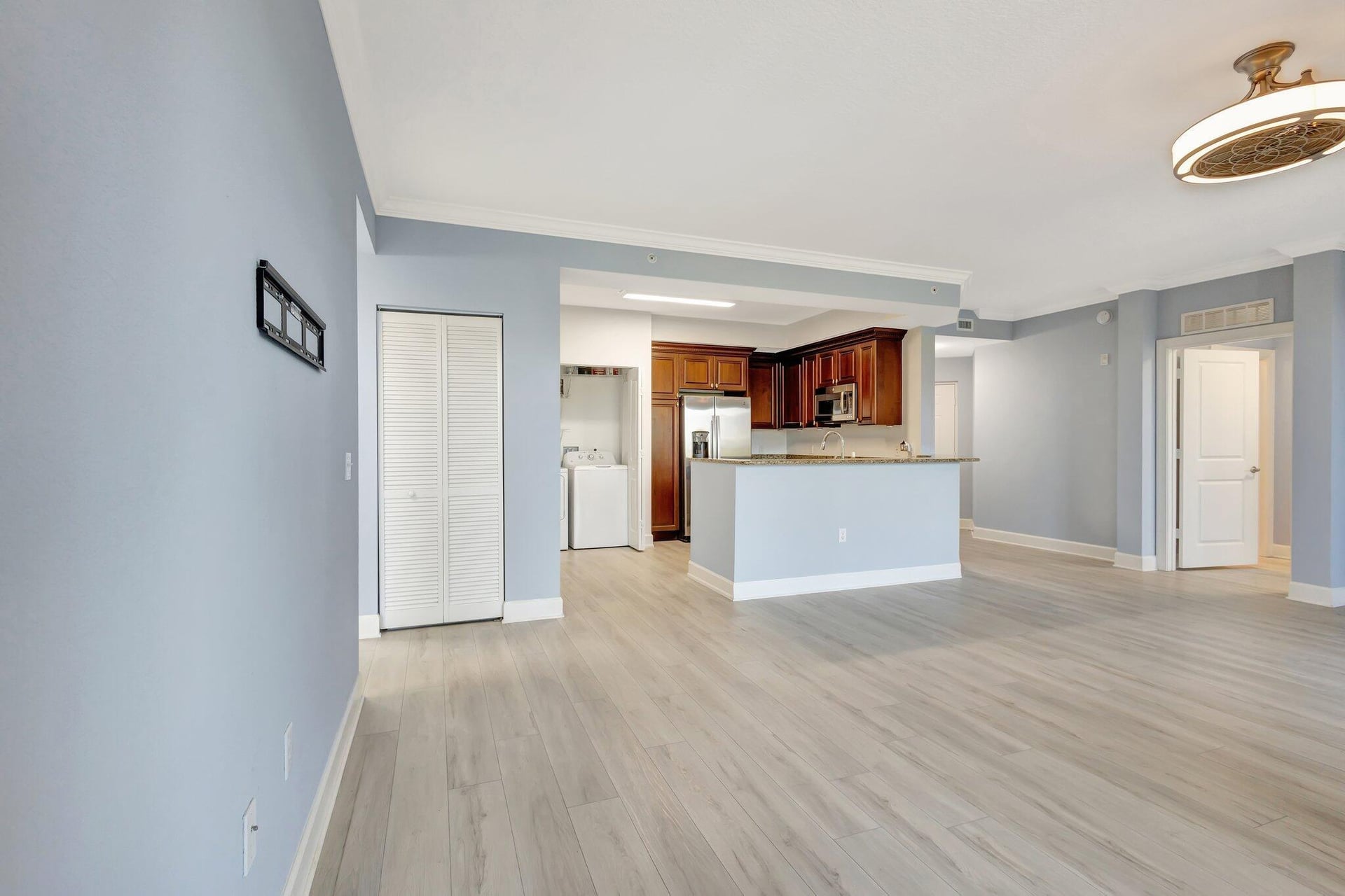 Renaissance Commons II Unit 1401 photo 32