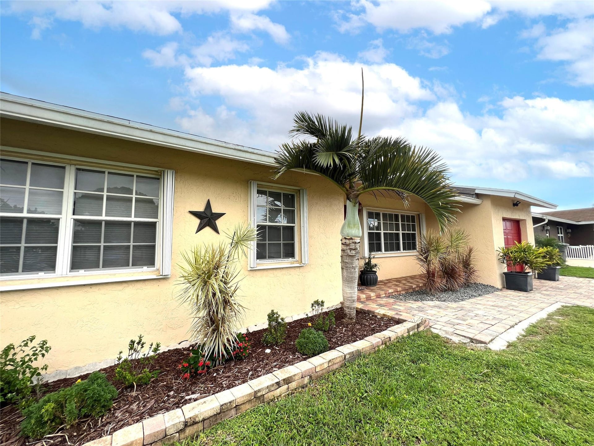 Residence photo 2