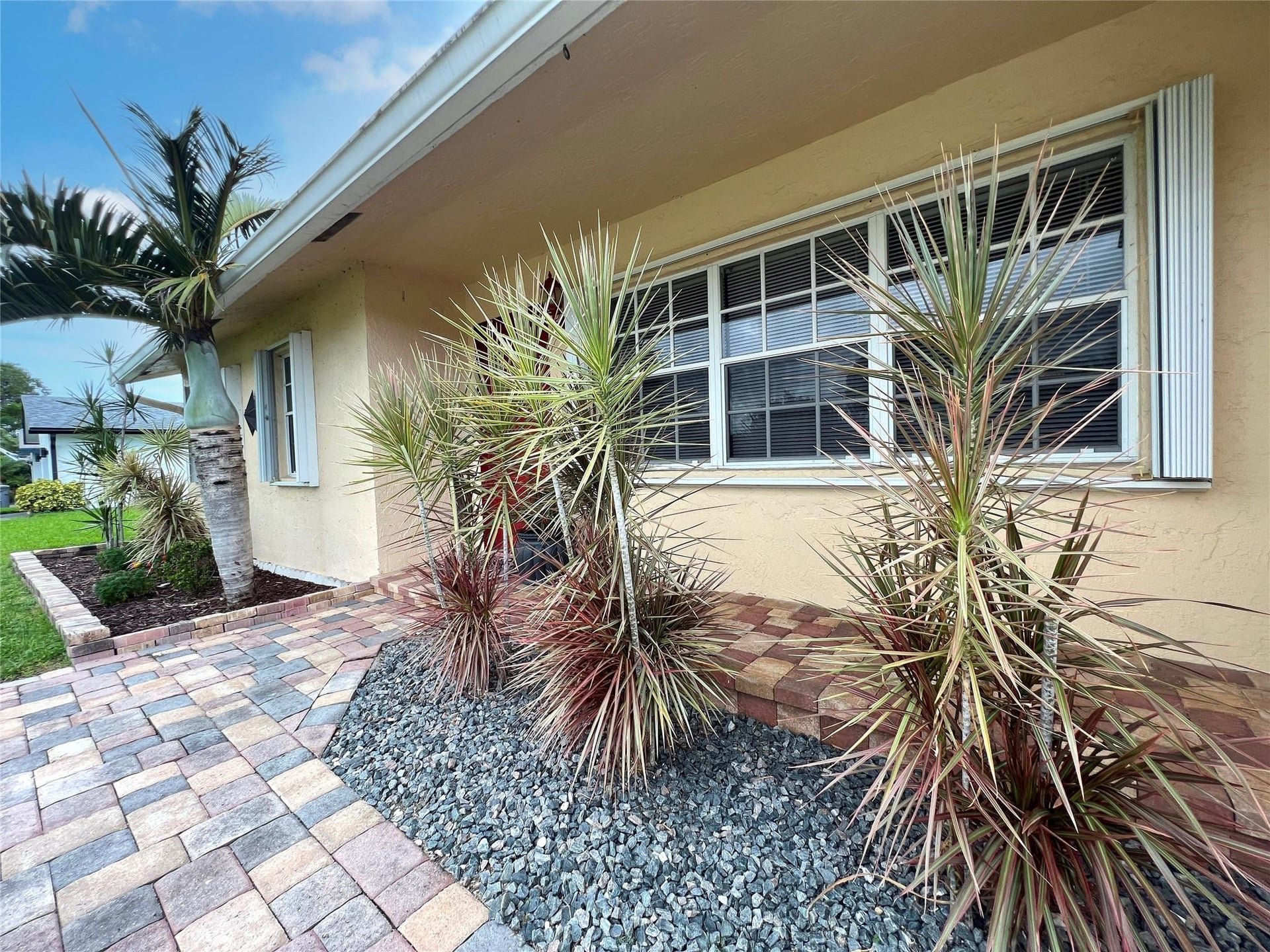 Residence photo 3