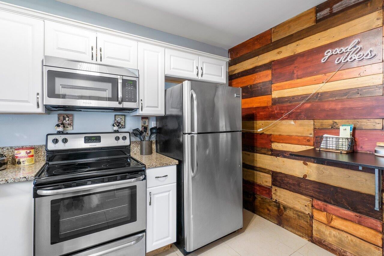  Residence photo 9