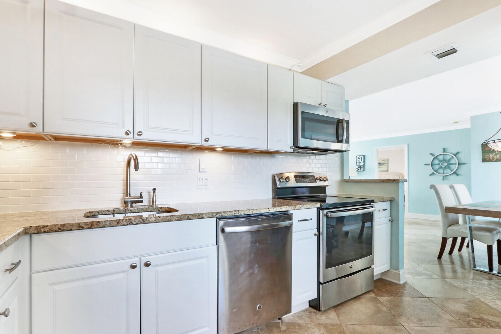 Unit 204 photo 11