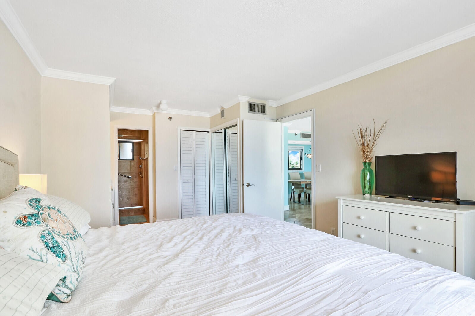 Unit 204 photo 16
