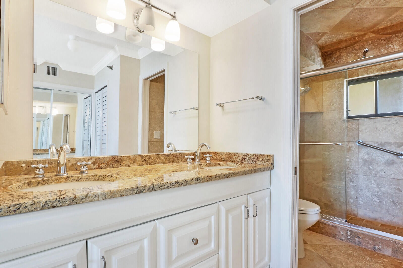 Unit 204 photo 17