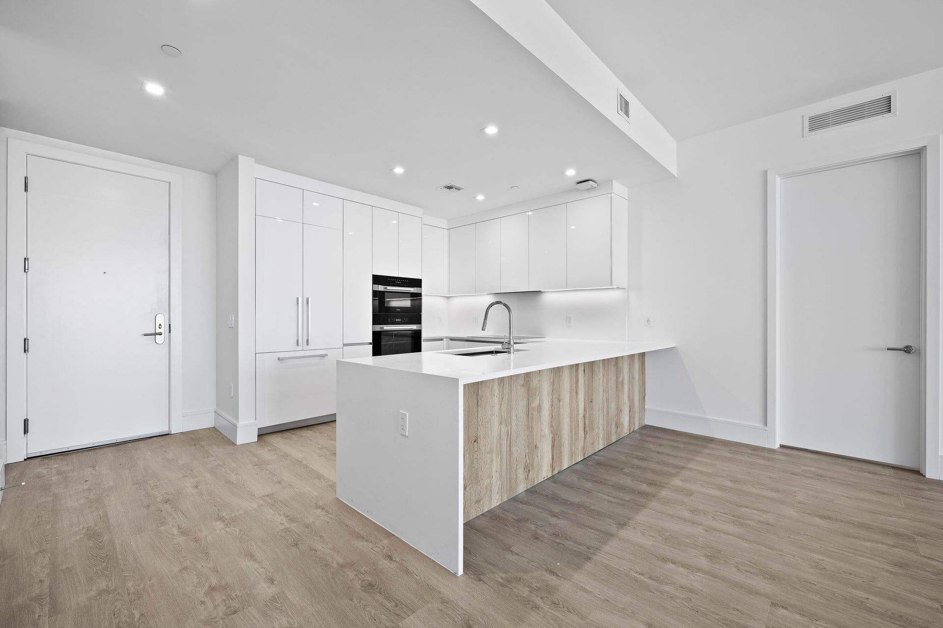 Nautilus 220 Unit 1413 photo 8