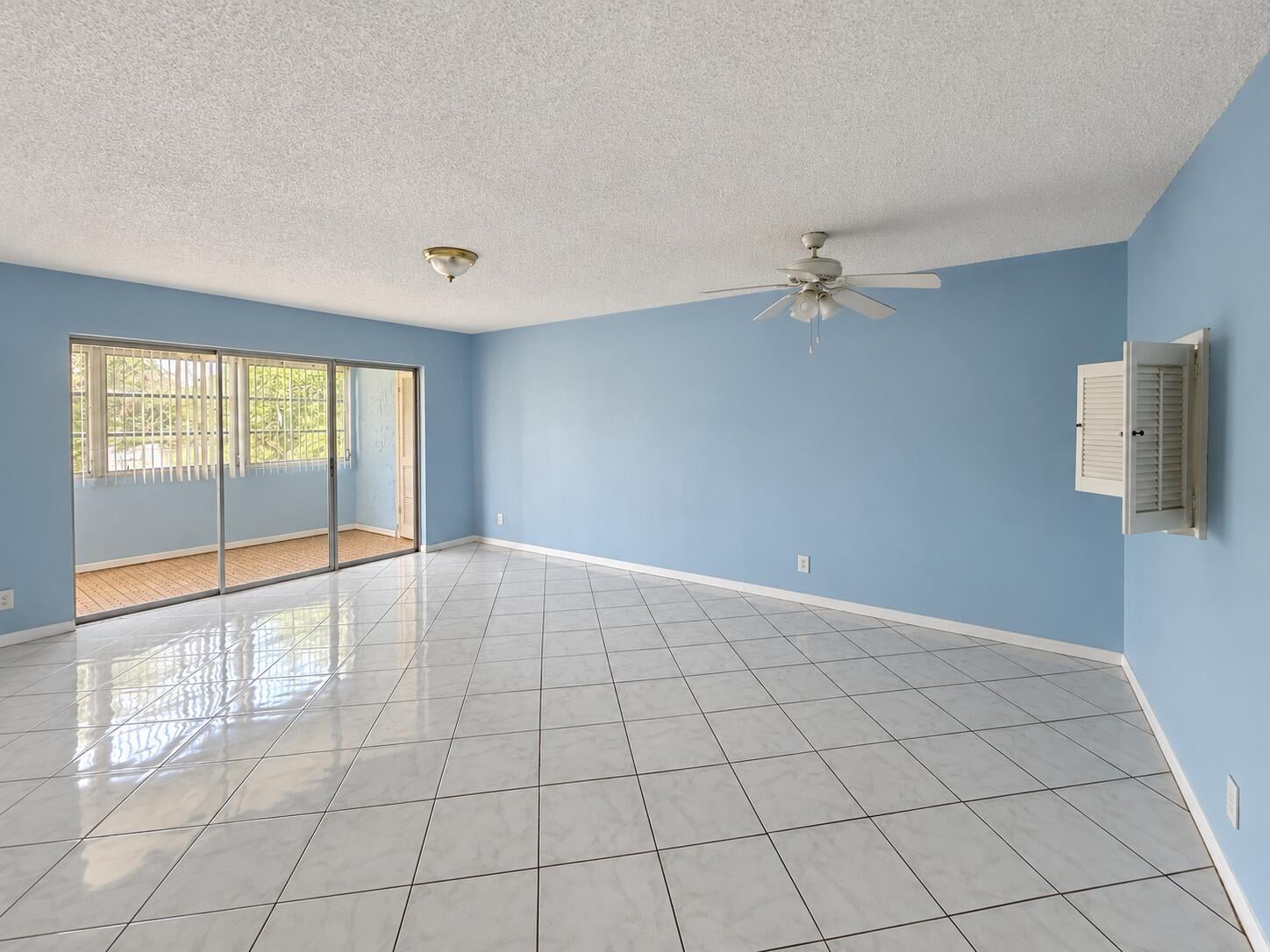 Unit 202 photo 4