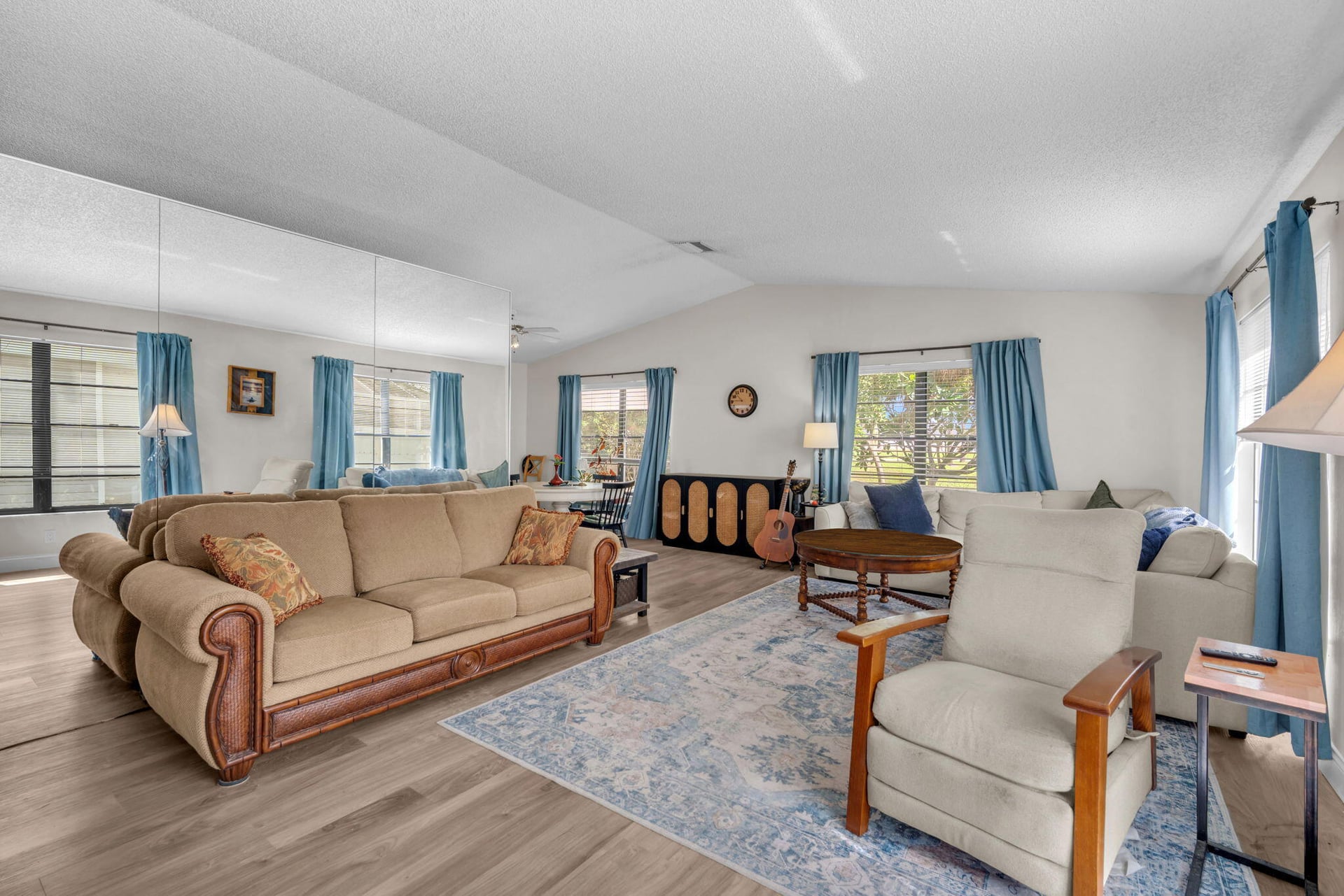  Residence photo 5