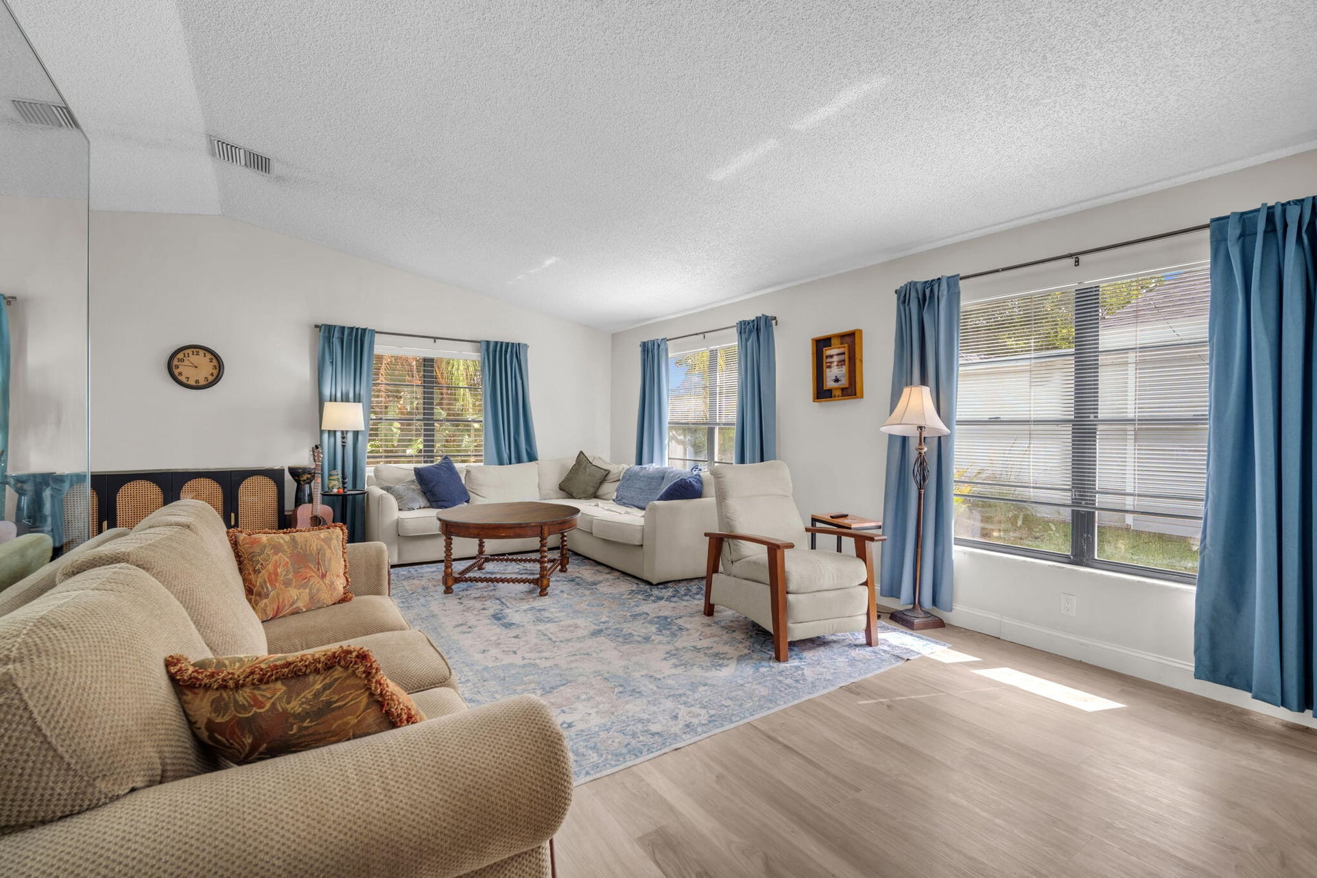  Residence photo 6