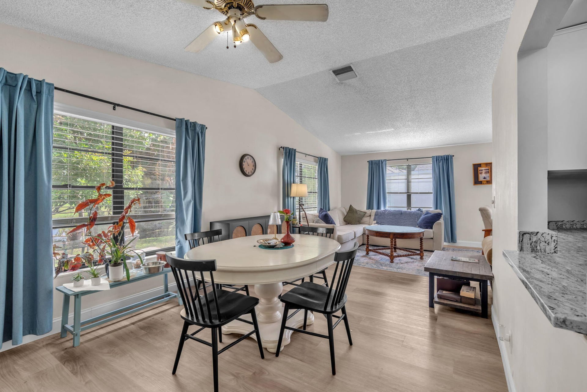  Residence photo 12
