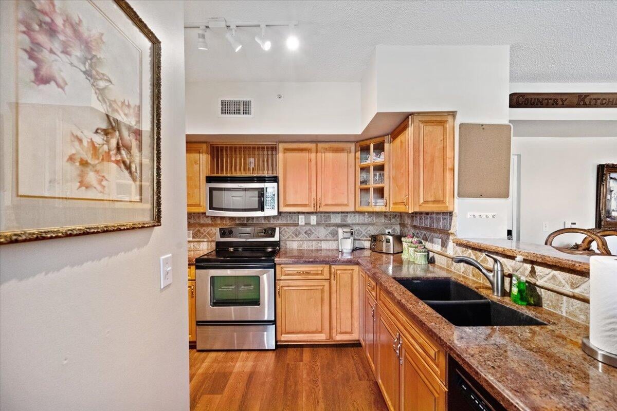  Unit 107 photo 5
