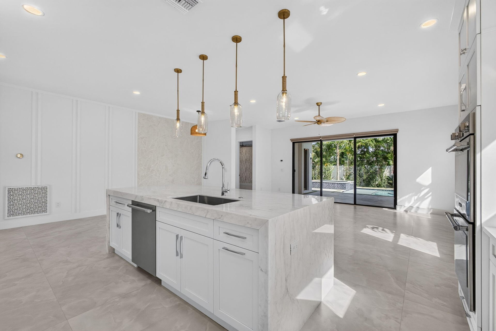 Palm Beach Shores Residence photo 12