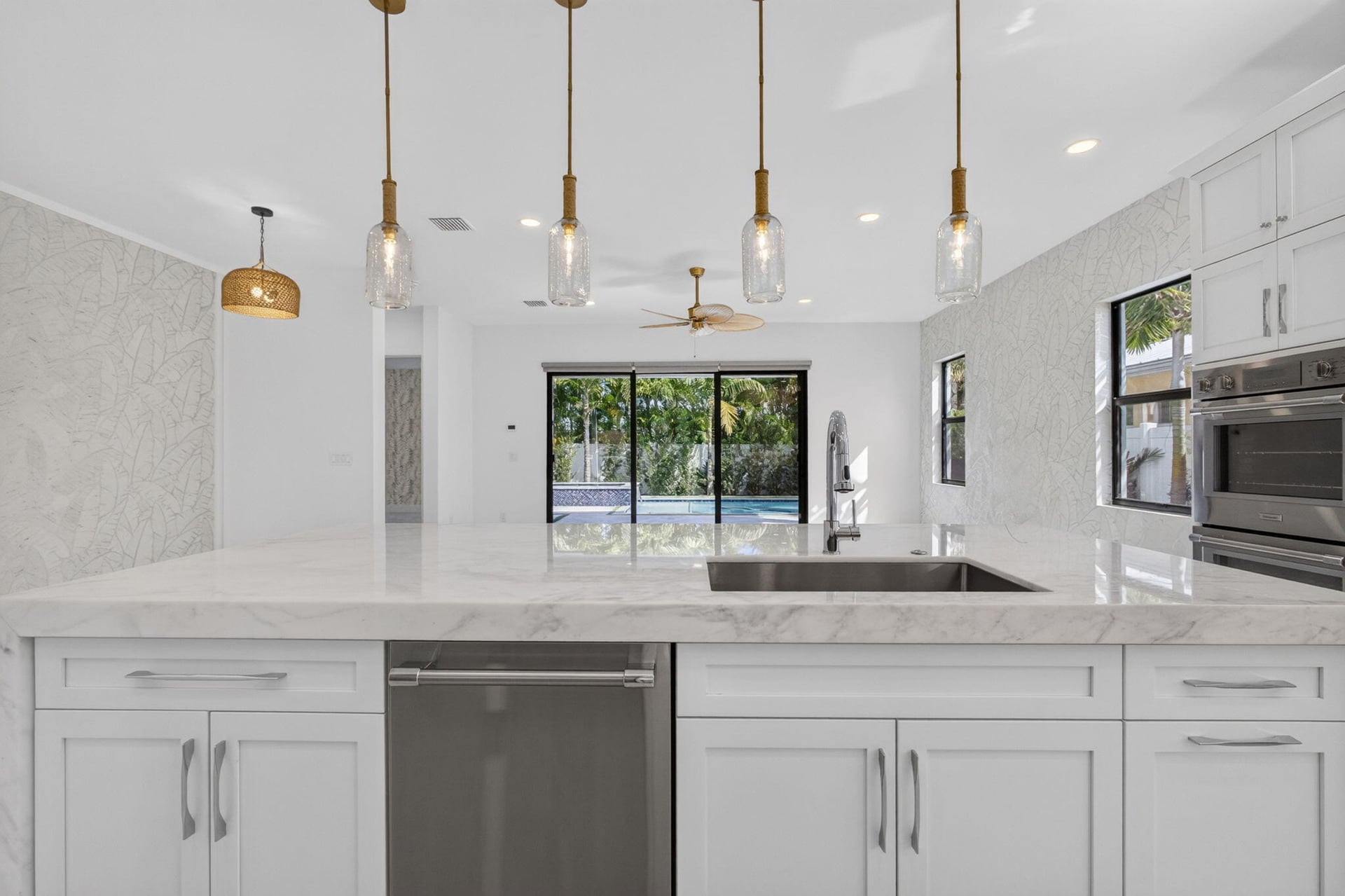 Palm Beach Shores Residence photo 13
