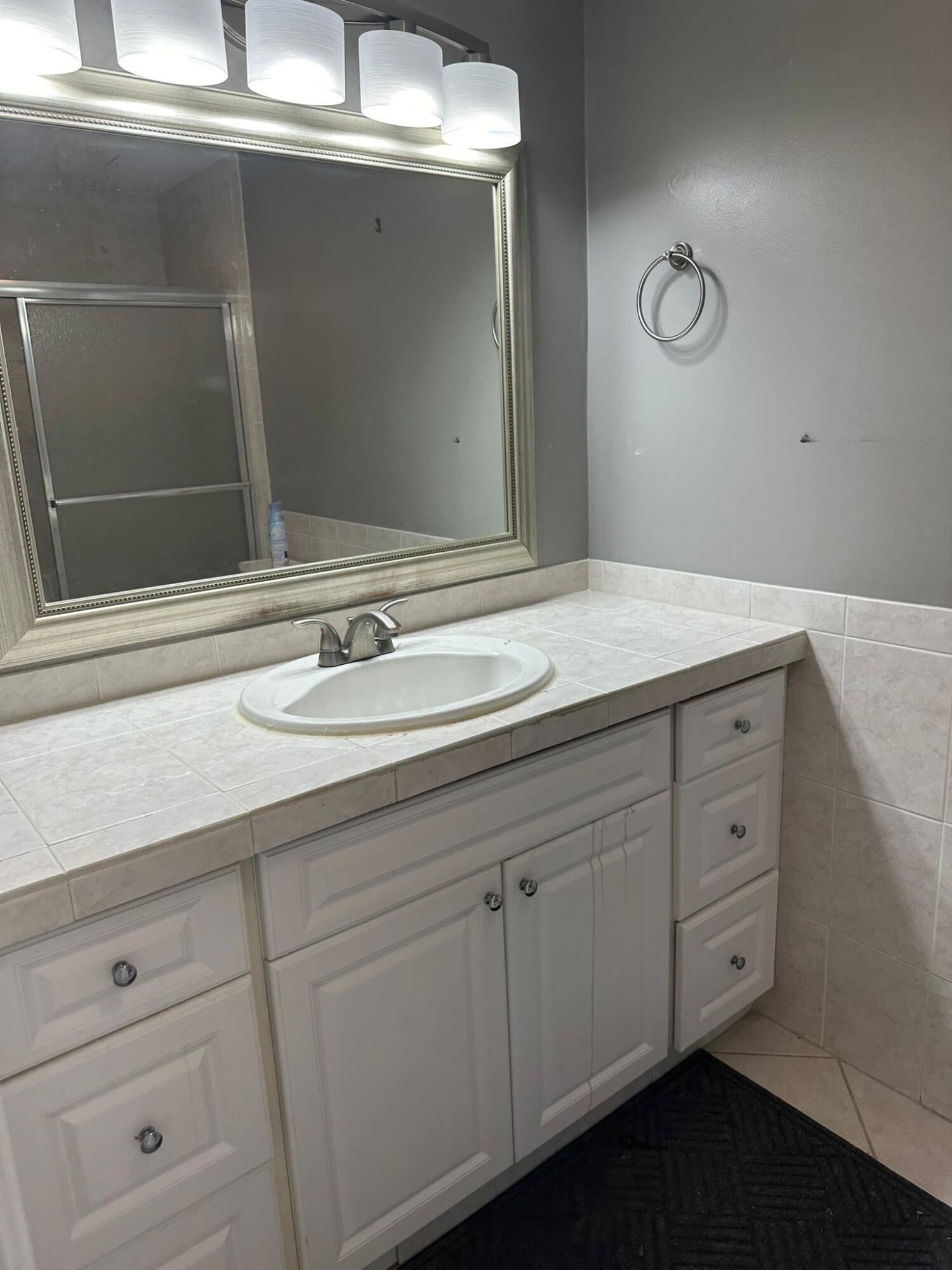  Unit 504 photo 4