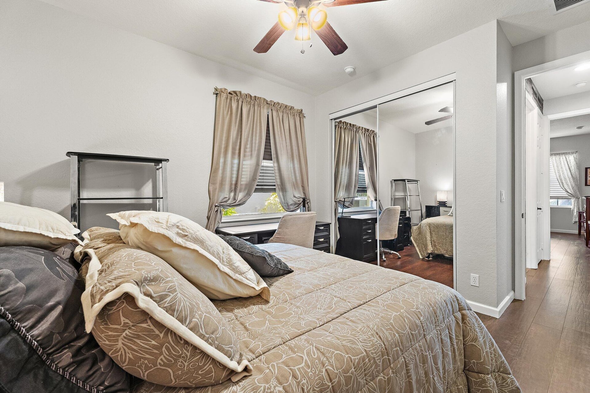 Residence photo 11