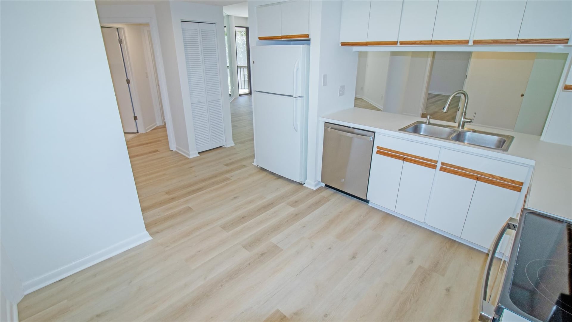  Unit 213 photo 12