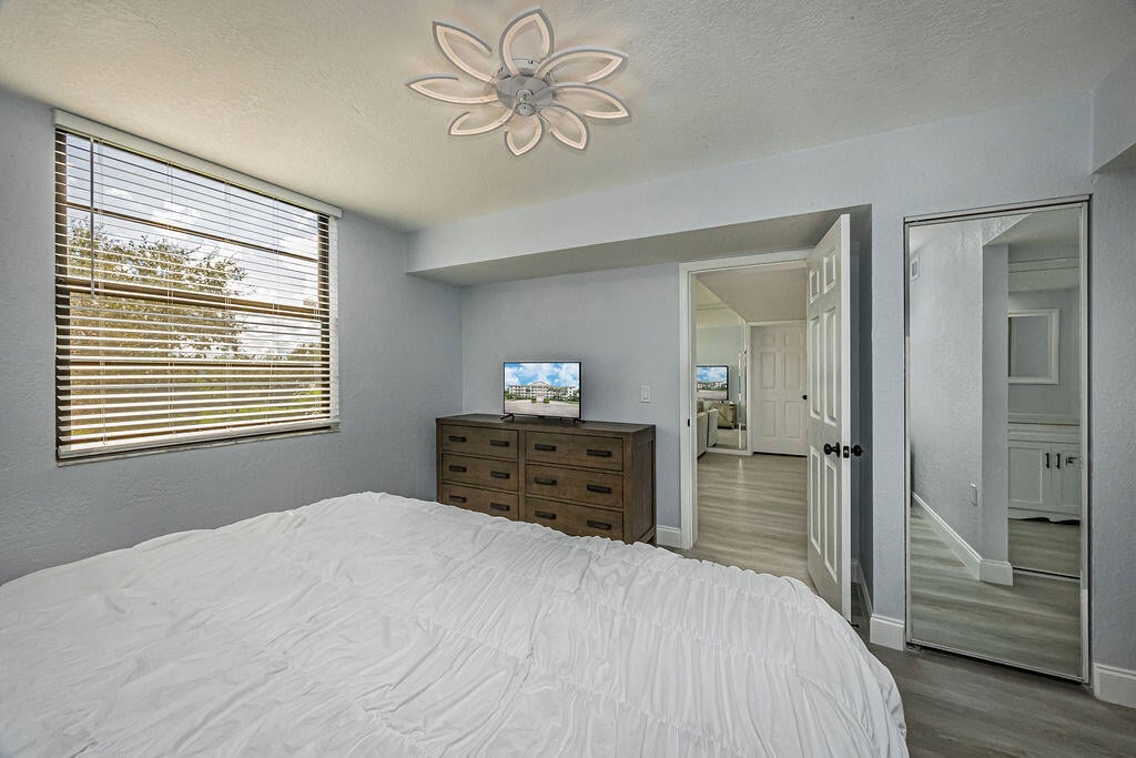Unit 301 photo 18