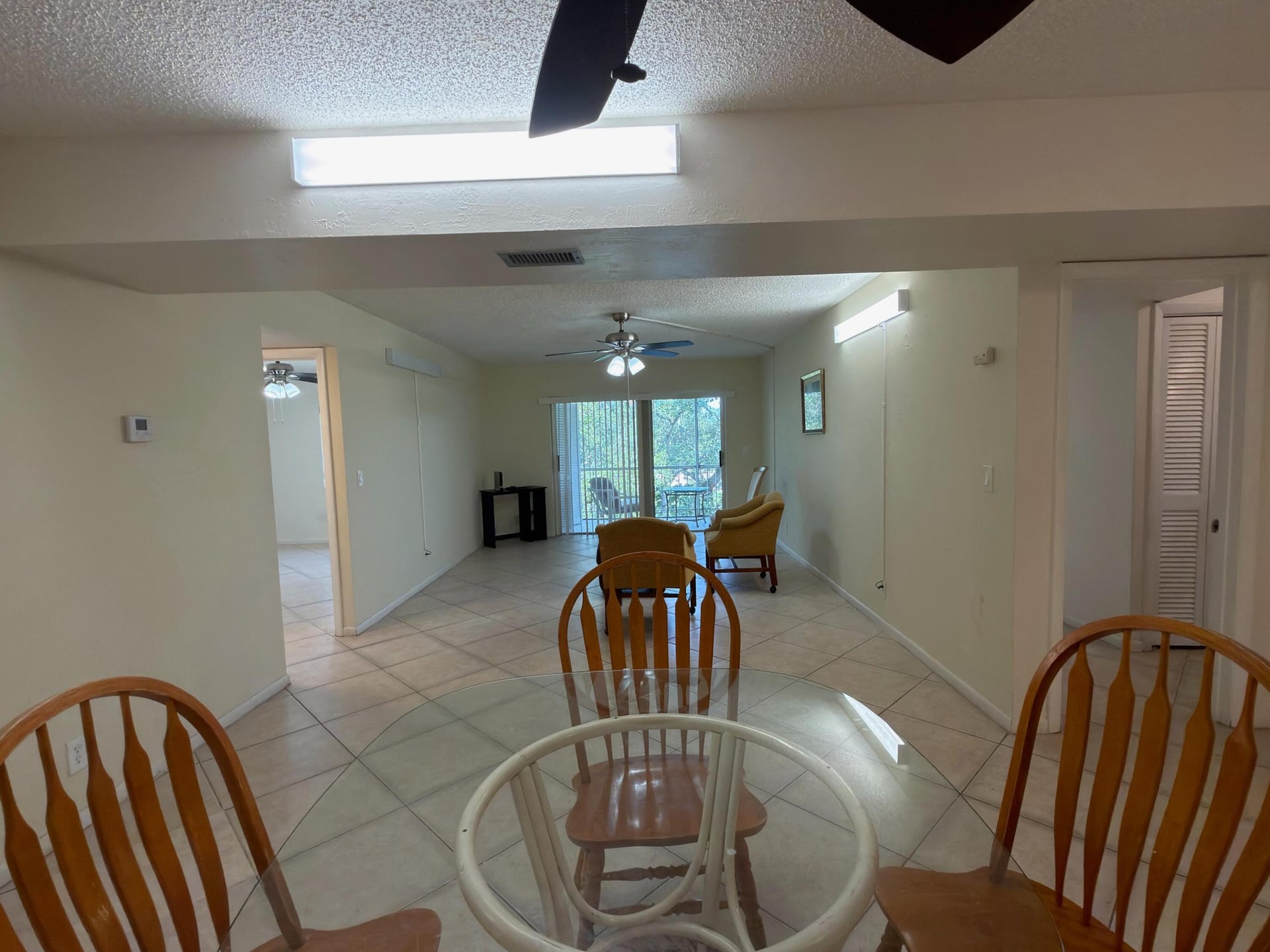 Unit 0370 photo 3