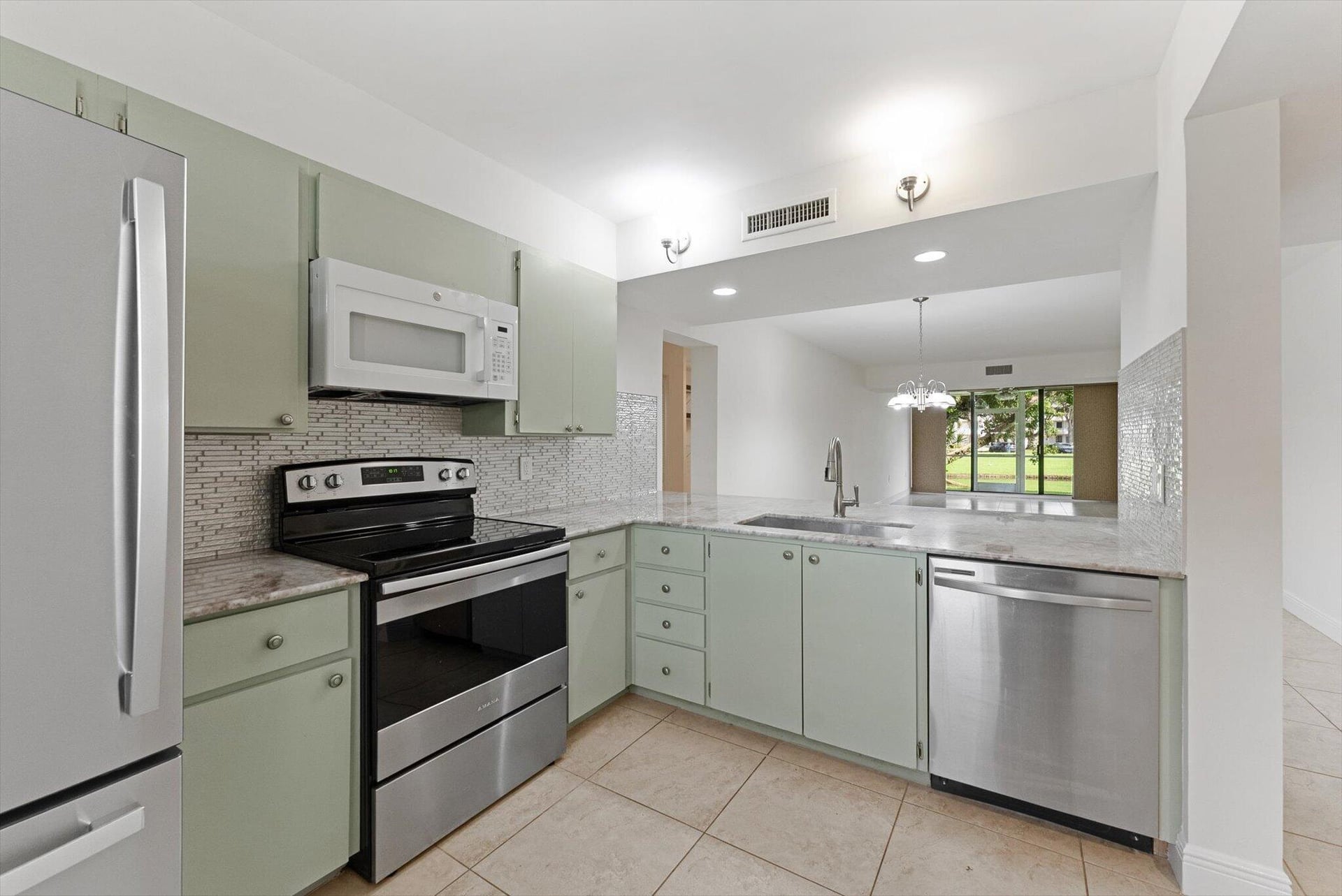  Unit 102 photo 6