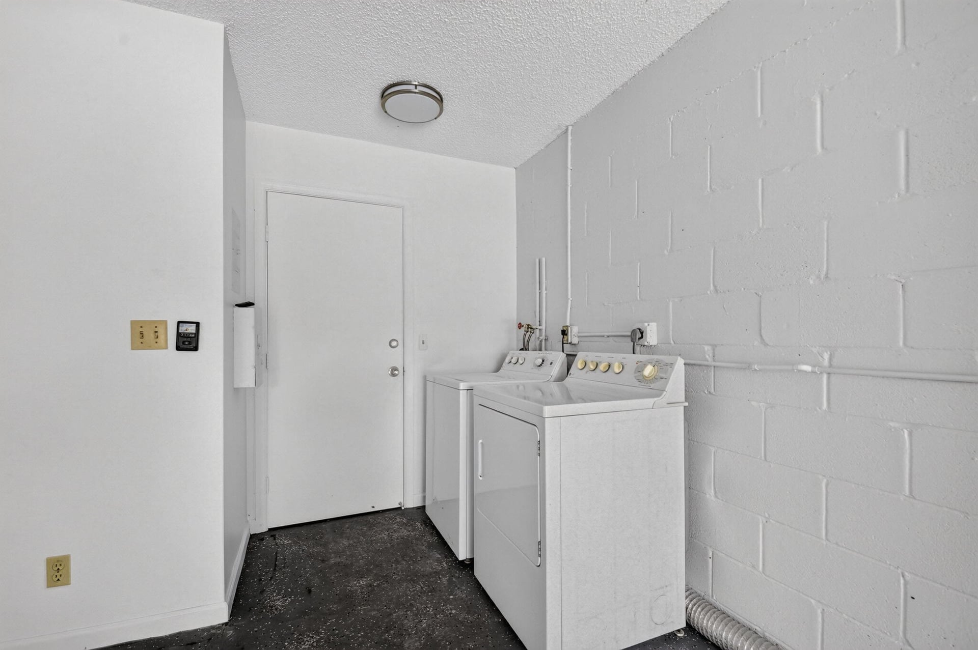 Unit A photo 32