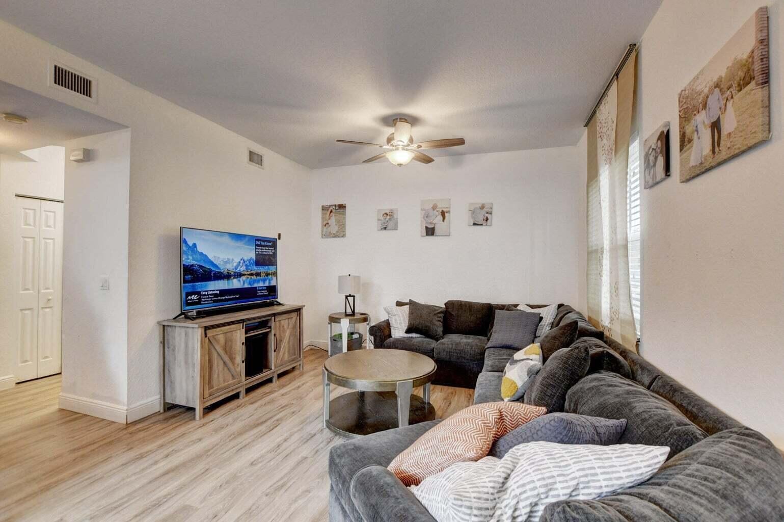  Unit 1901 photo 5