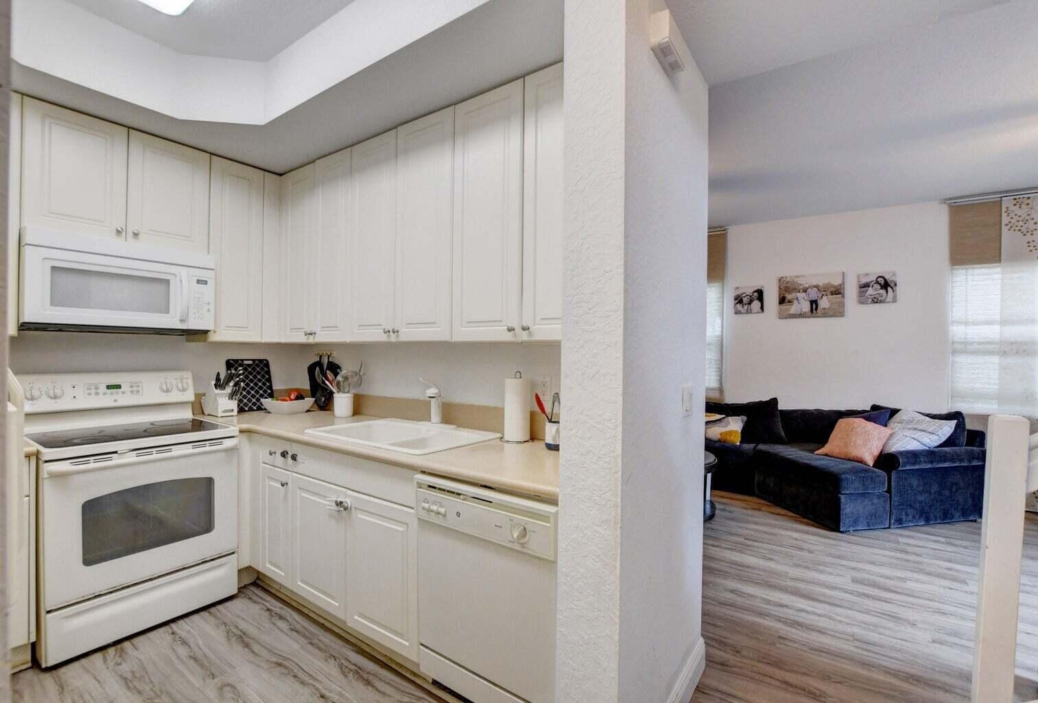  Unit 1901 photo 8