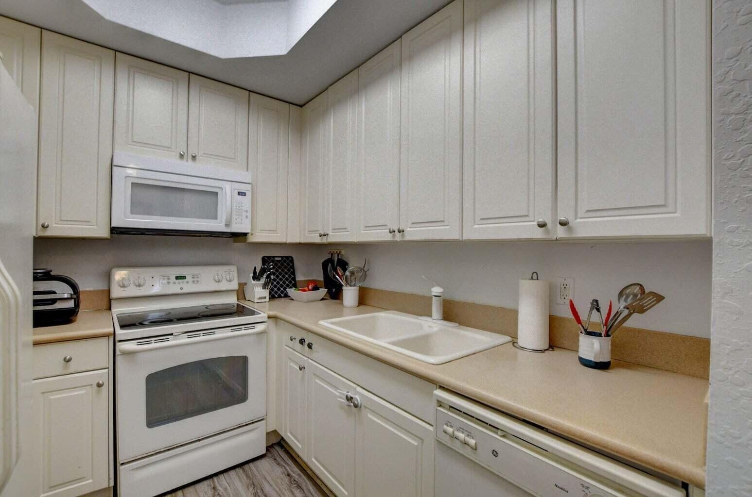  Unit 1901 photo 9