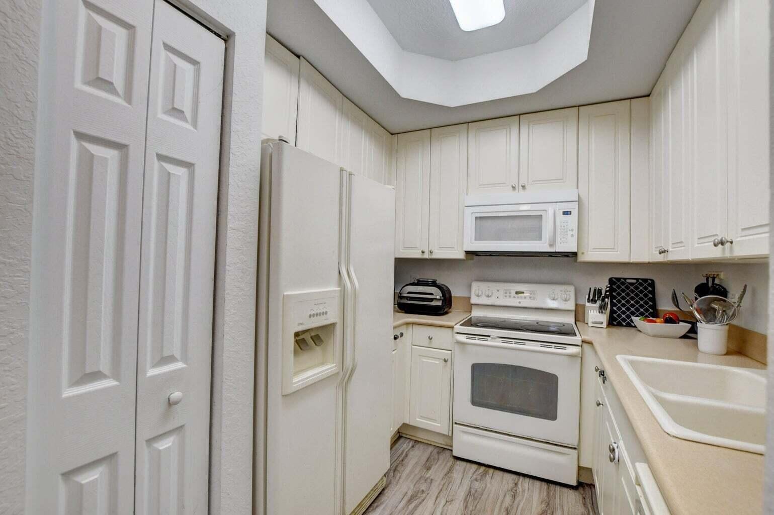  Unit 1901 photo 10