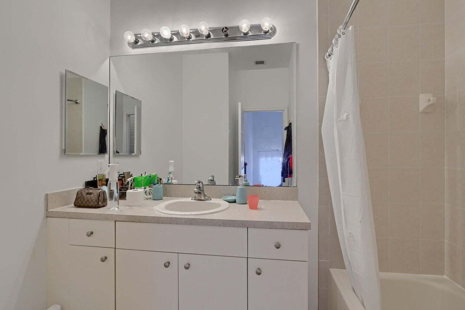  Unit 1901 photo 14