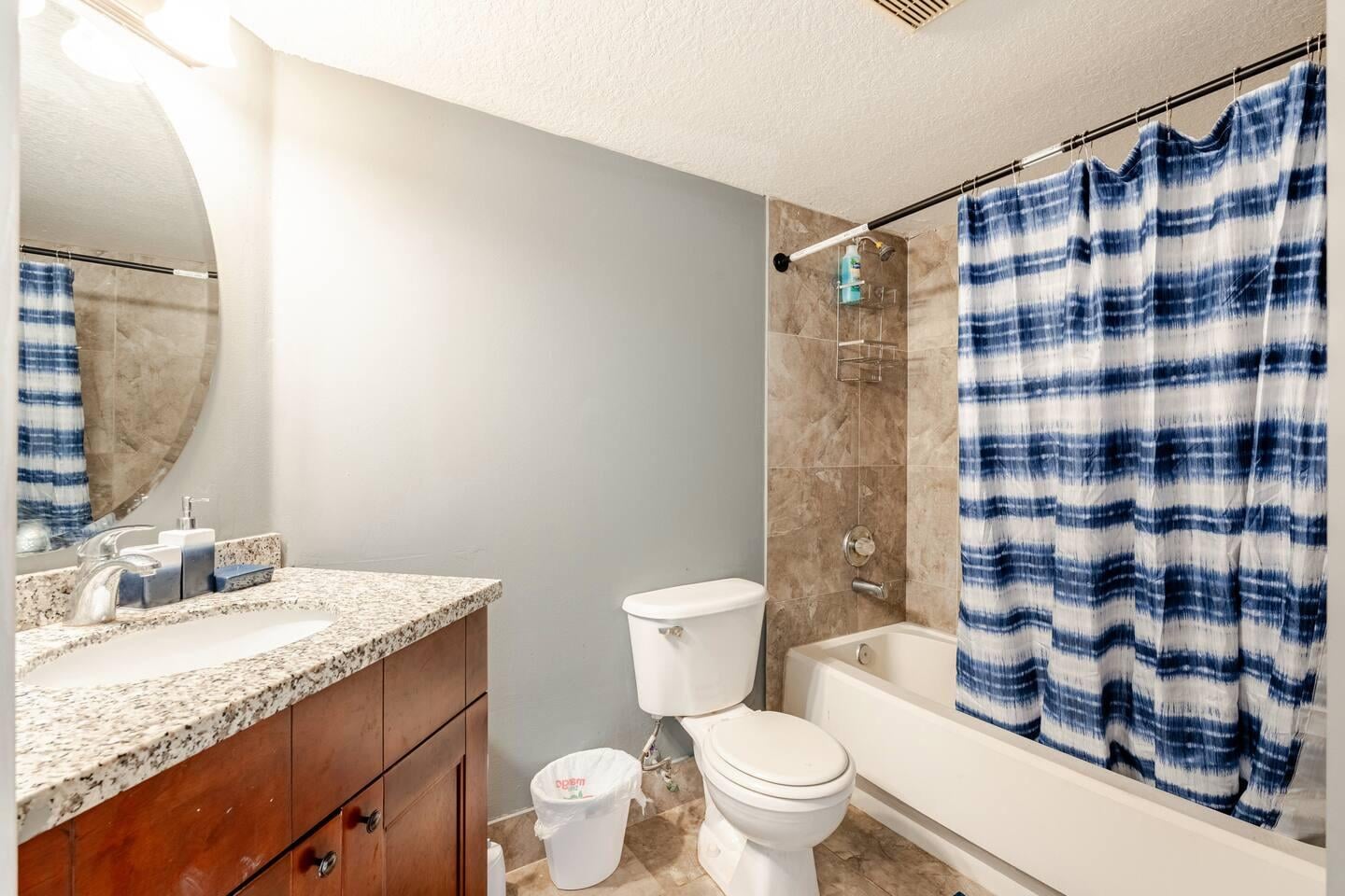 Unit 105 photo 11