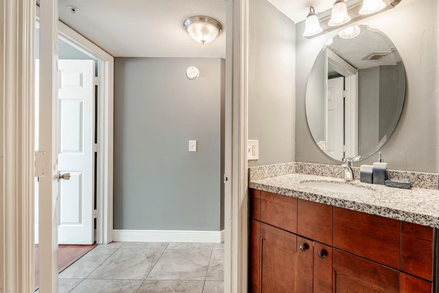 Unit 105 photo 12