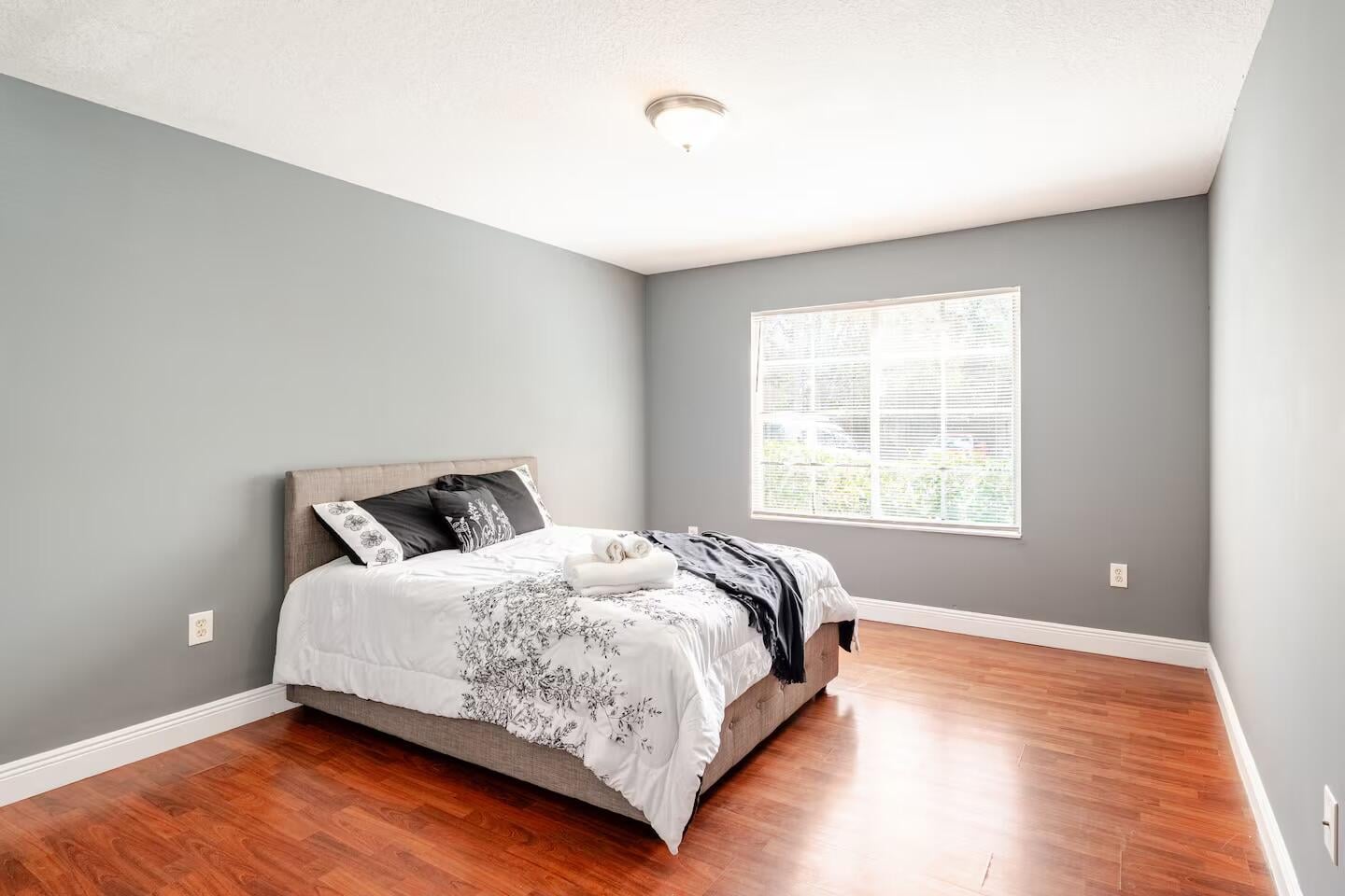 Unit 105 photo 15