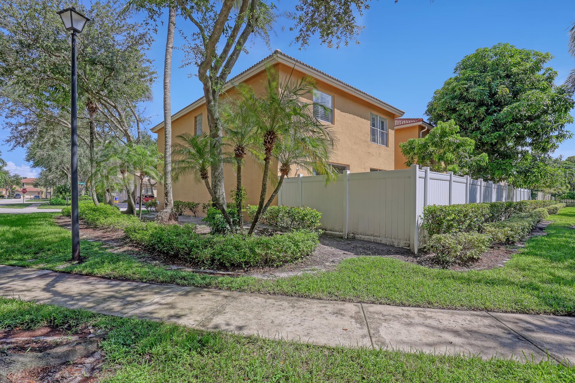 Residence photo 3
