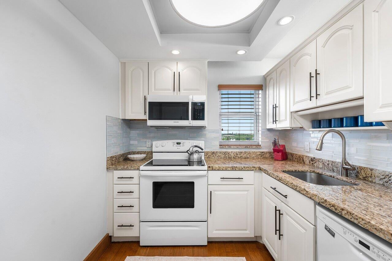  Unit 502 photo 13