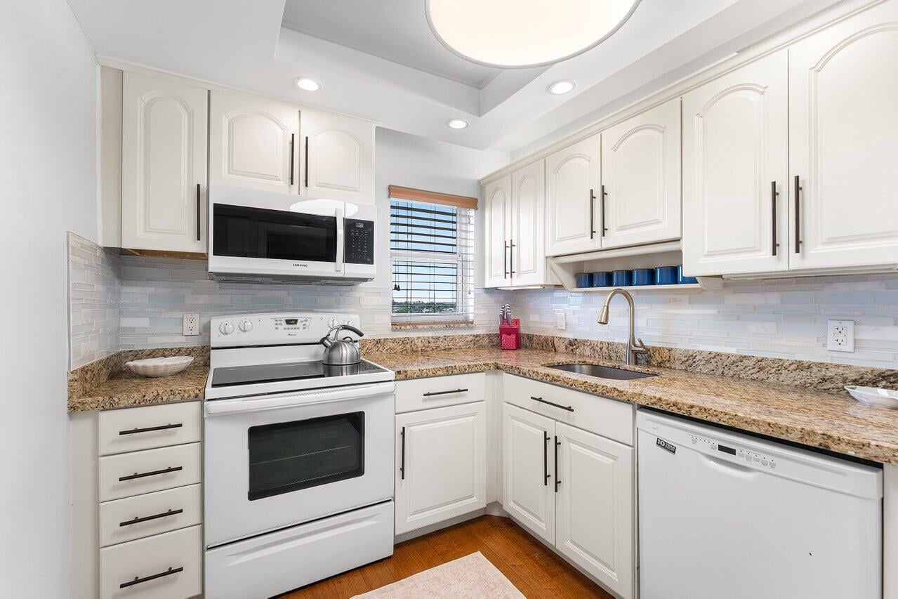  Unit 502 photo 14