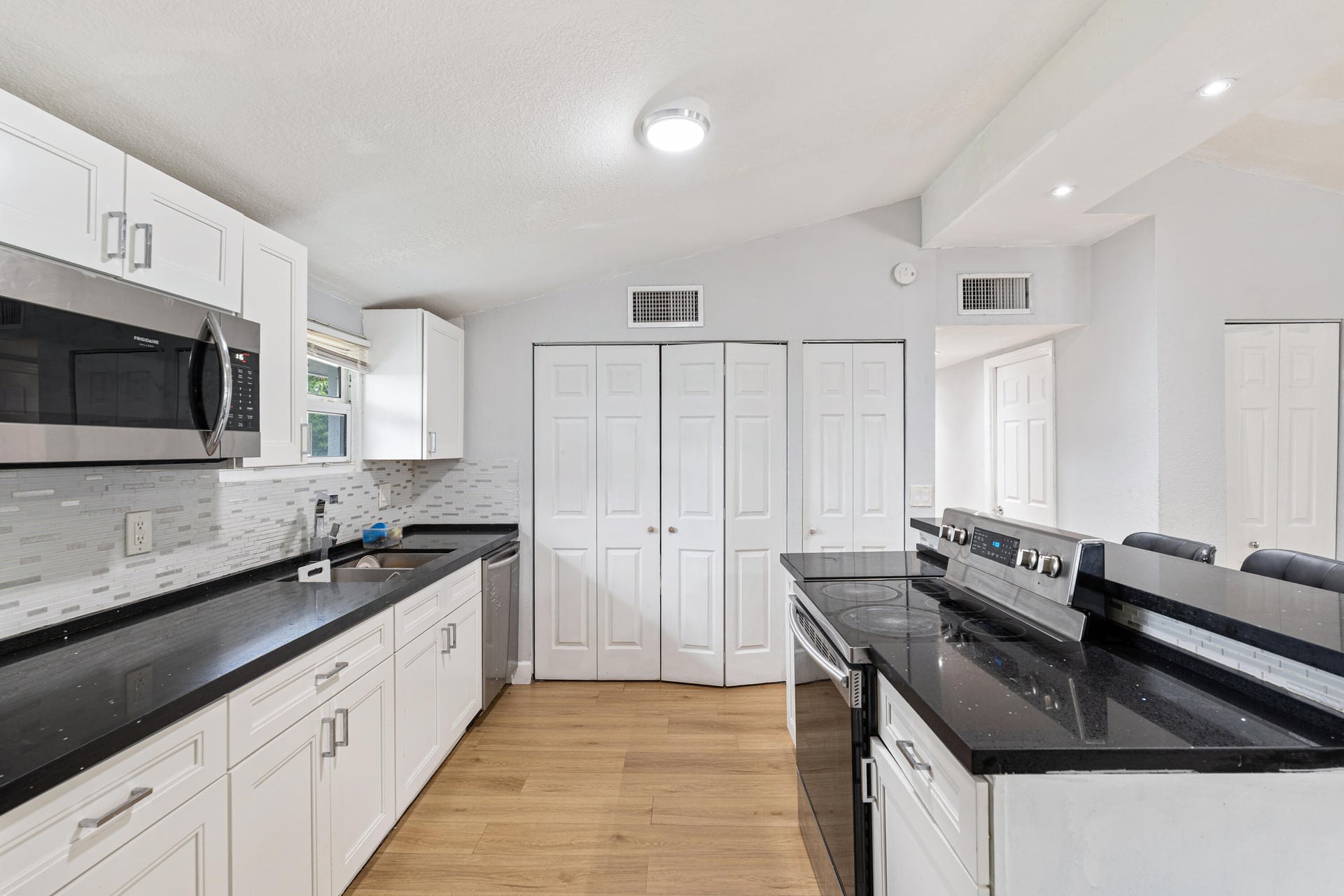 Residence photo 5