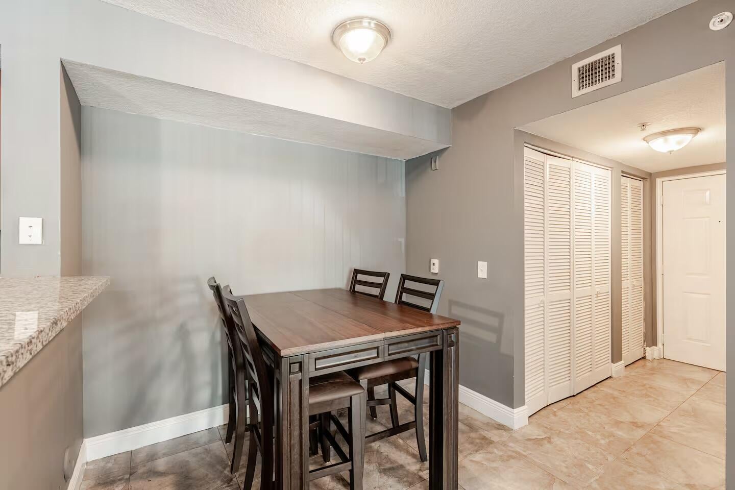  Unit 105 photo 4