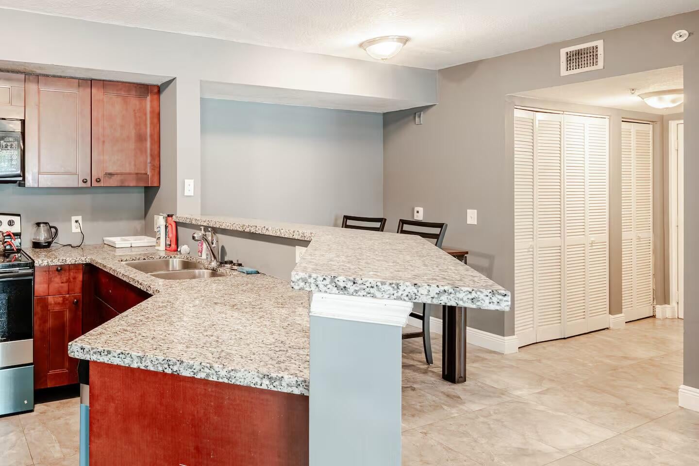  Unit 105 photo 6