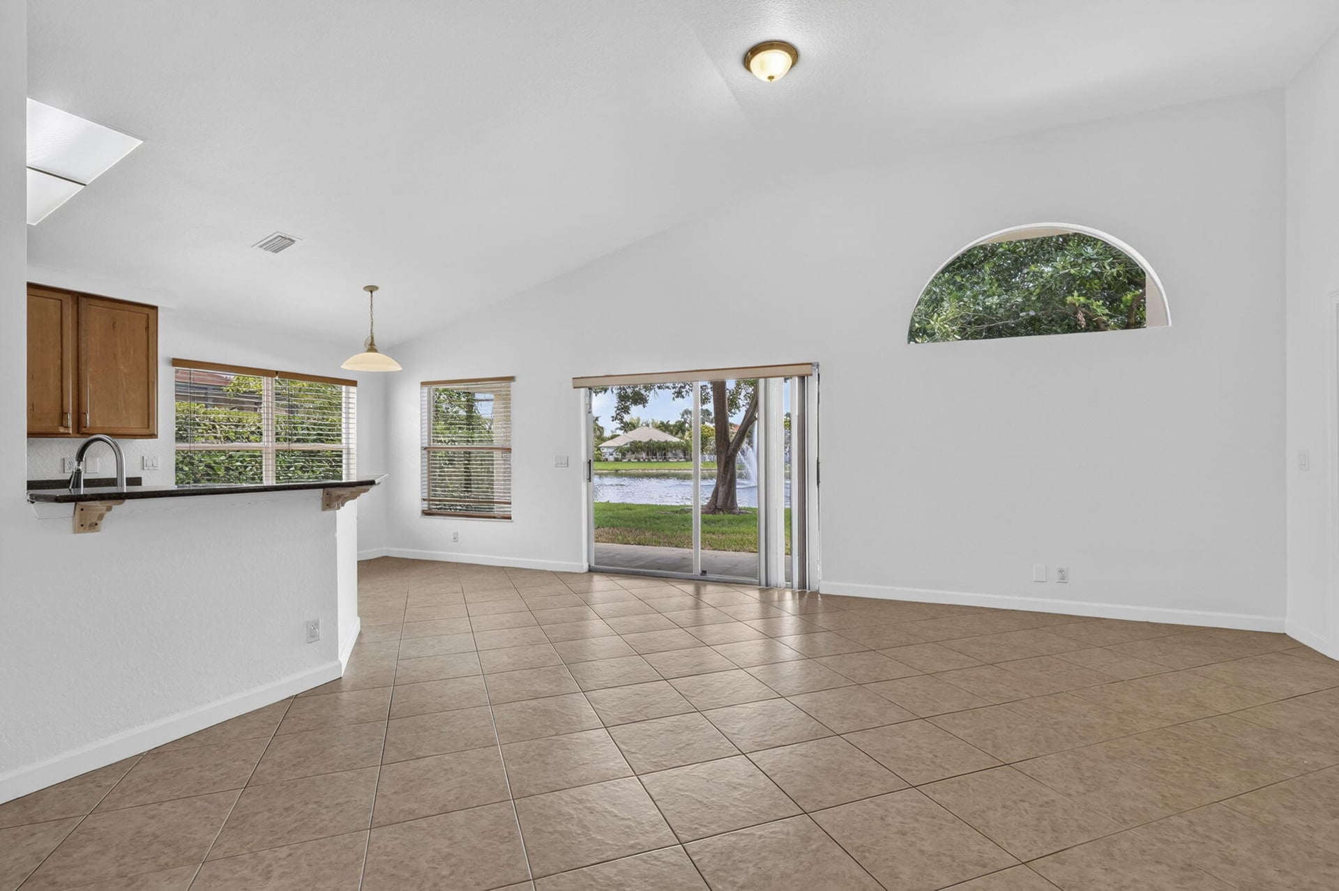  Residence photo 16