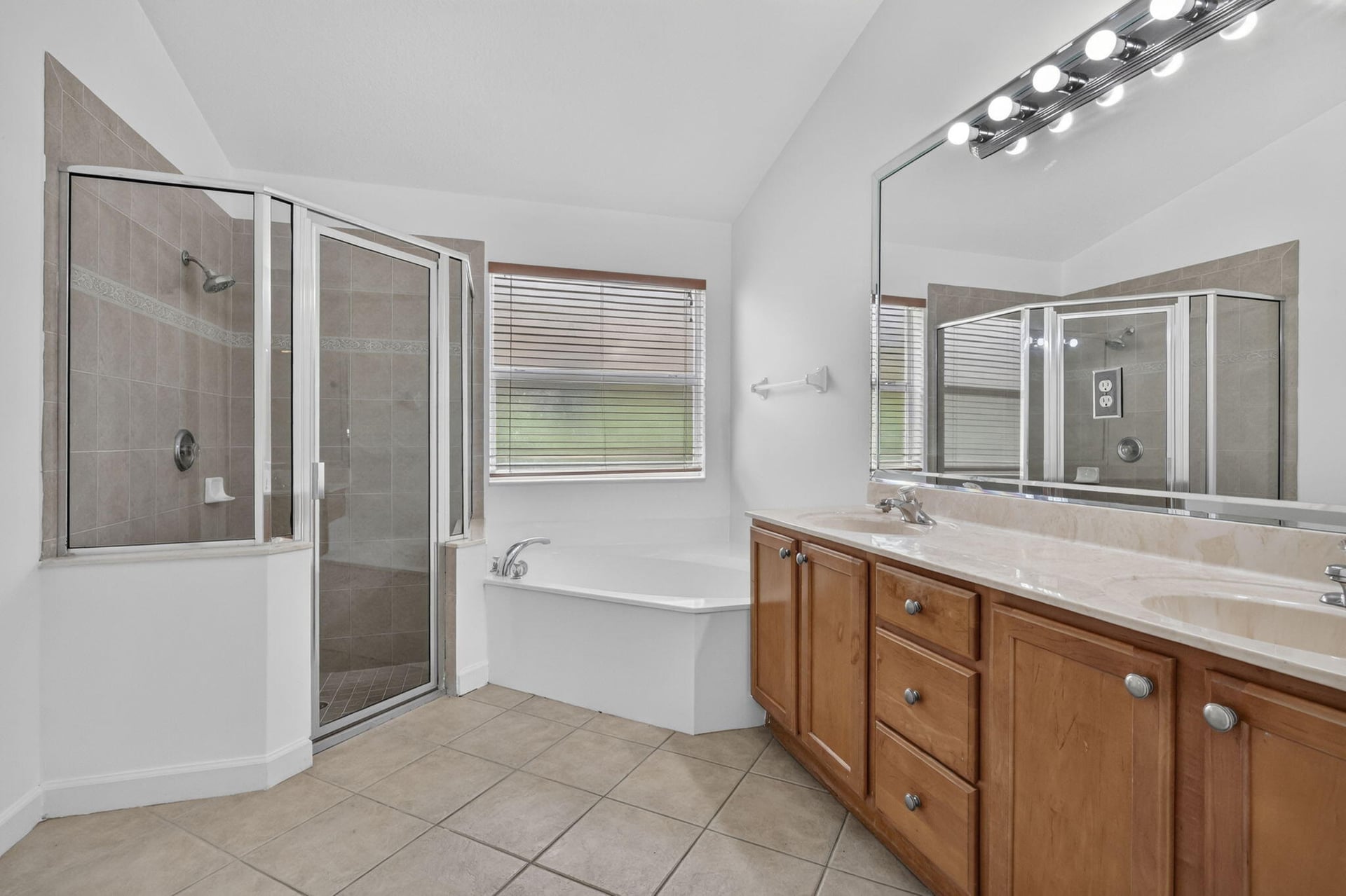  Residence photo 36