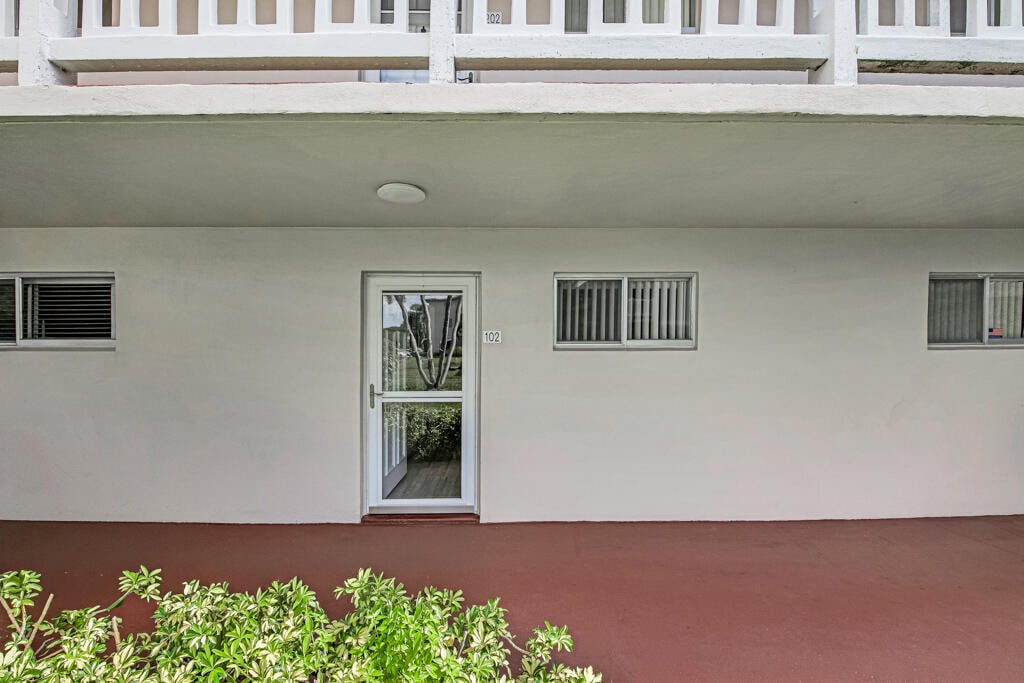 Unit 102 photo 4