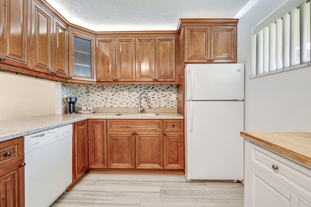 Unit 102 photo 11