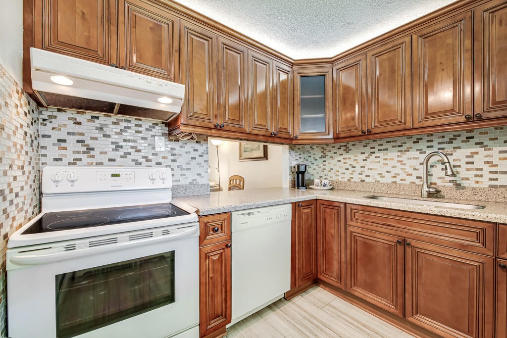 Unit 102 photo 12