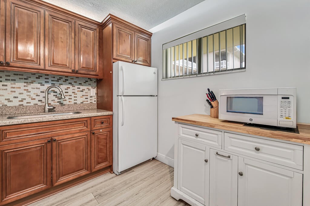 Unit 102 photo 14