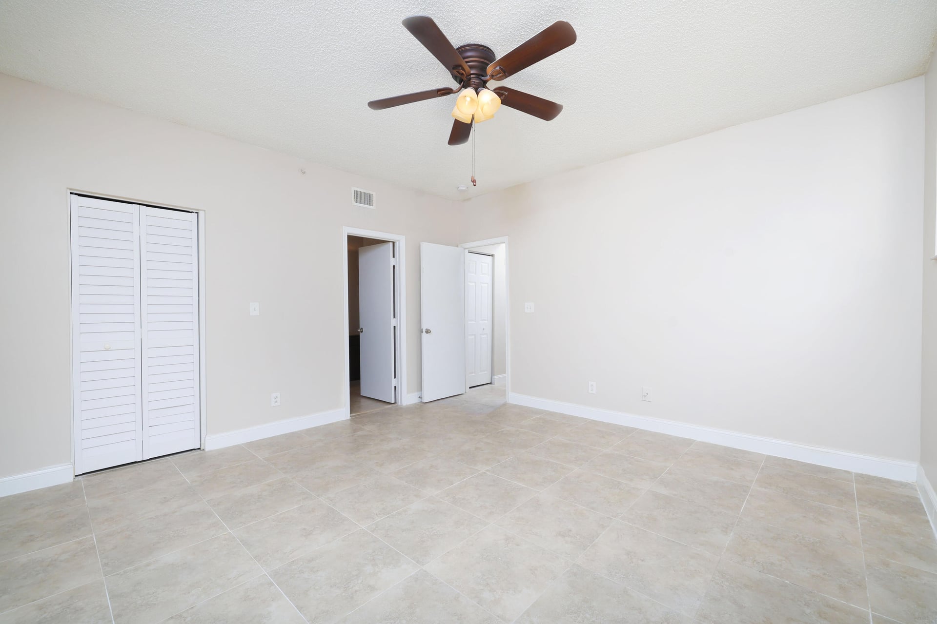 Residence photo 17