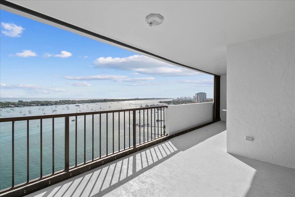 Unit 2402 photo 2