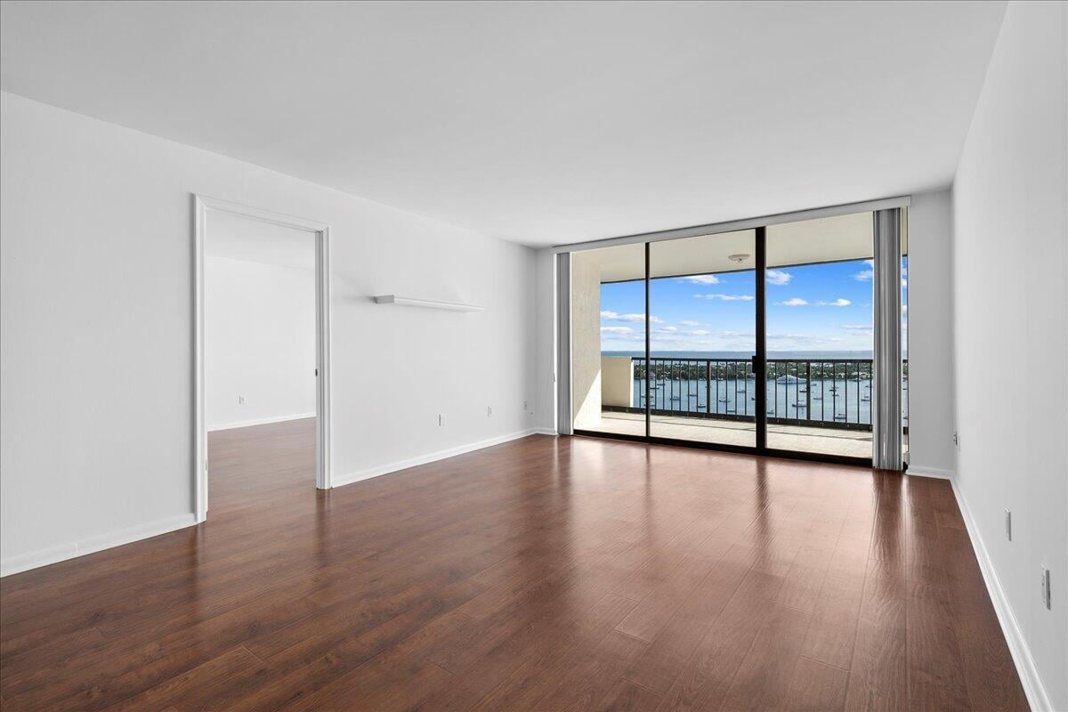 Unit 2402 photo 6
